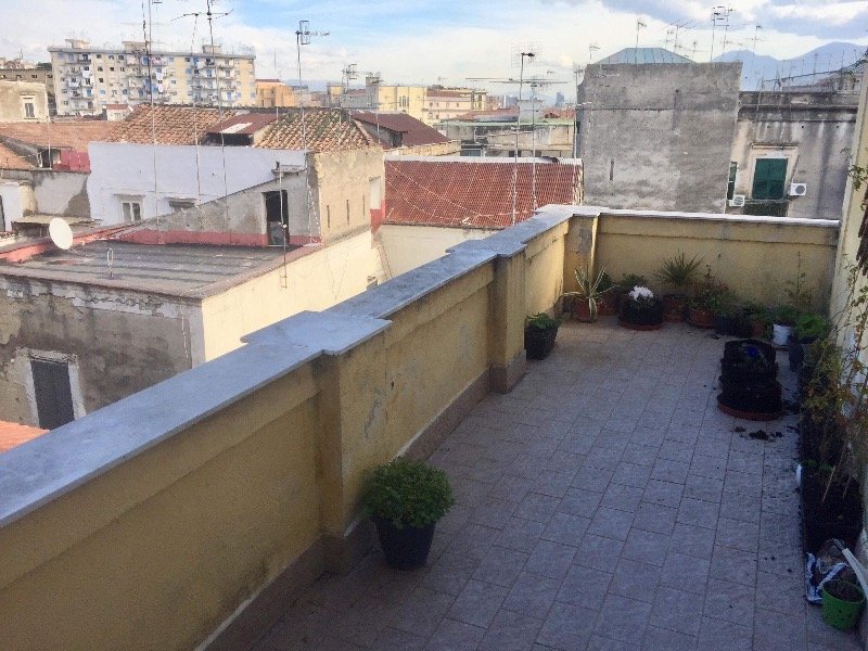 Appartamento con terrazzo in centro a Napoli a Napoli in Affitto
