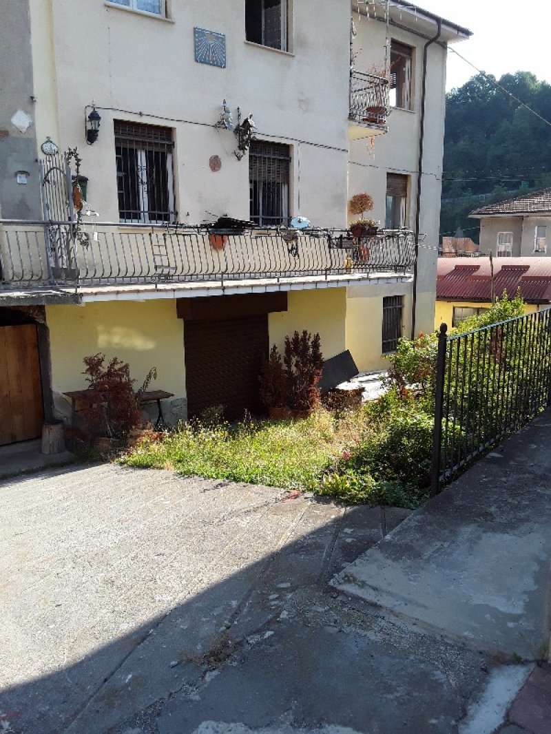 Casa frazione Valzemola di Roccavignale a Savona in Vendita