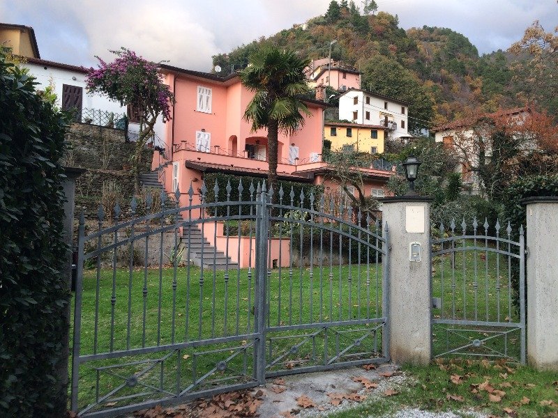 Montignoso villa a Massa-Carrara in Vendita