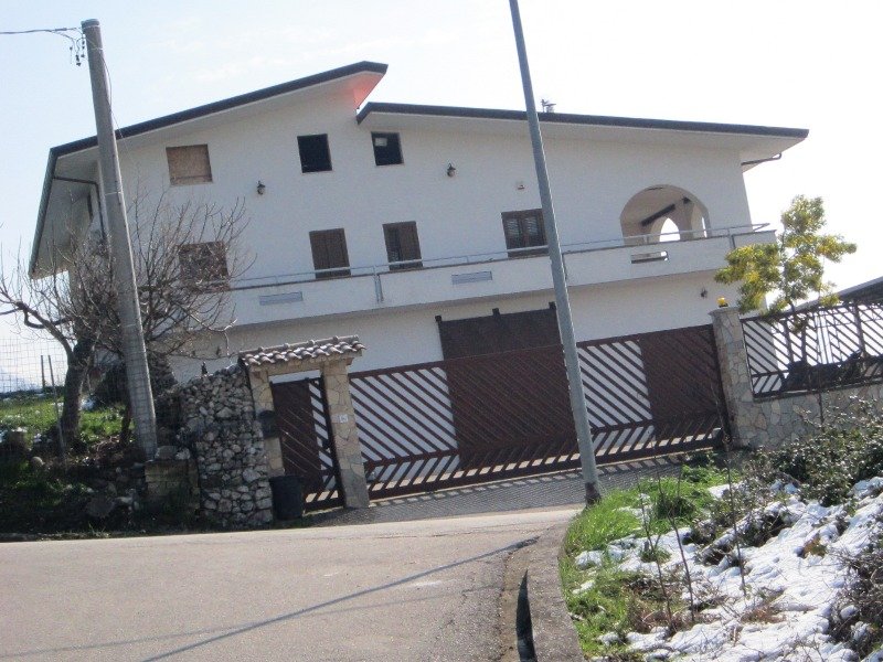 Gioia Sannitica villa in campagna a Caserta in Affitto
