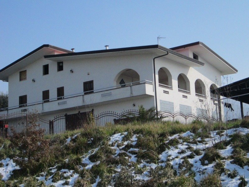 Gioia Sannitica villa in campagna a Caserta in Affitto