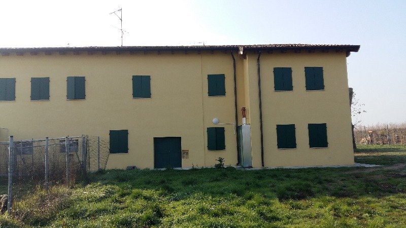 Cavezzo casa di campagna a Modena in Vendita