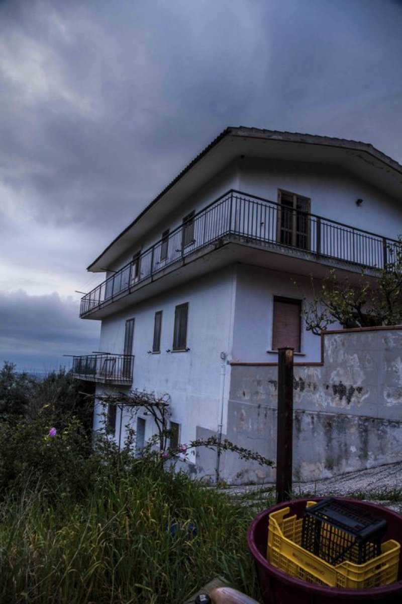 Albanella villa multifamiliare a Salerno in Vendita
