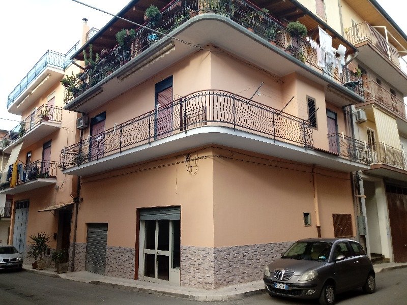Palagonia luminoso appartamento arredato a Catania in Vendita