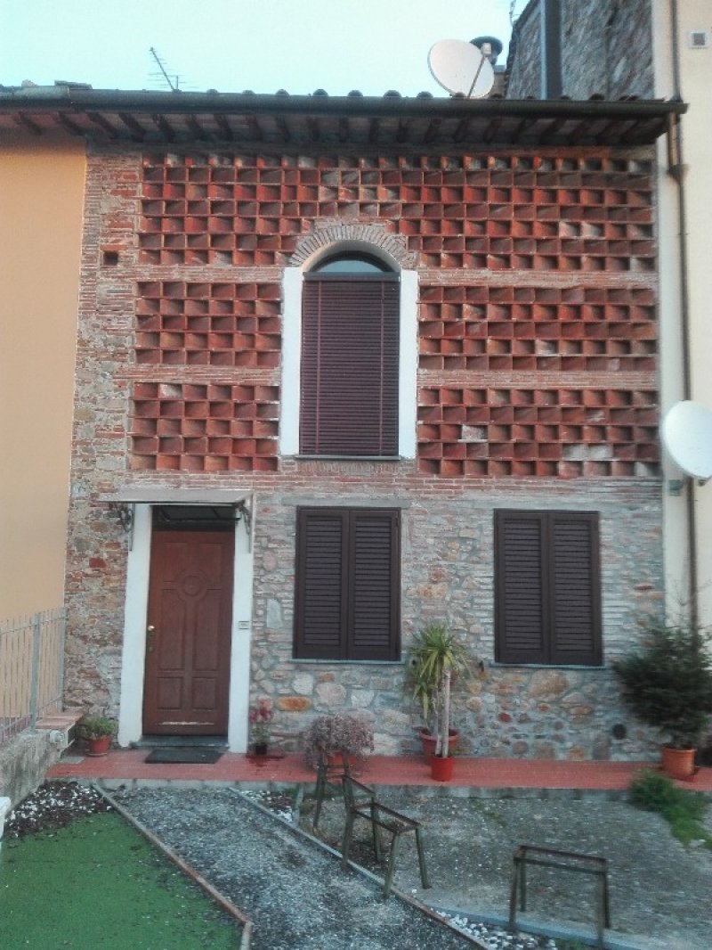 Capannori appartamento con travi a vista a Lucca in Vendita