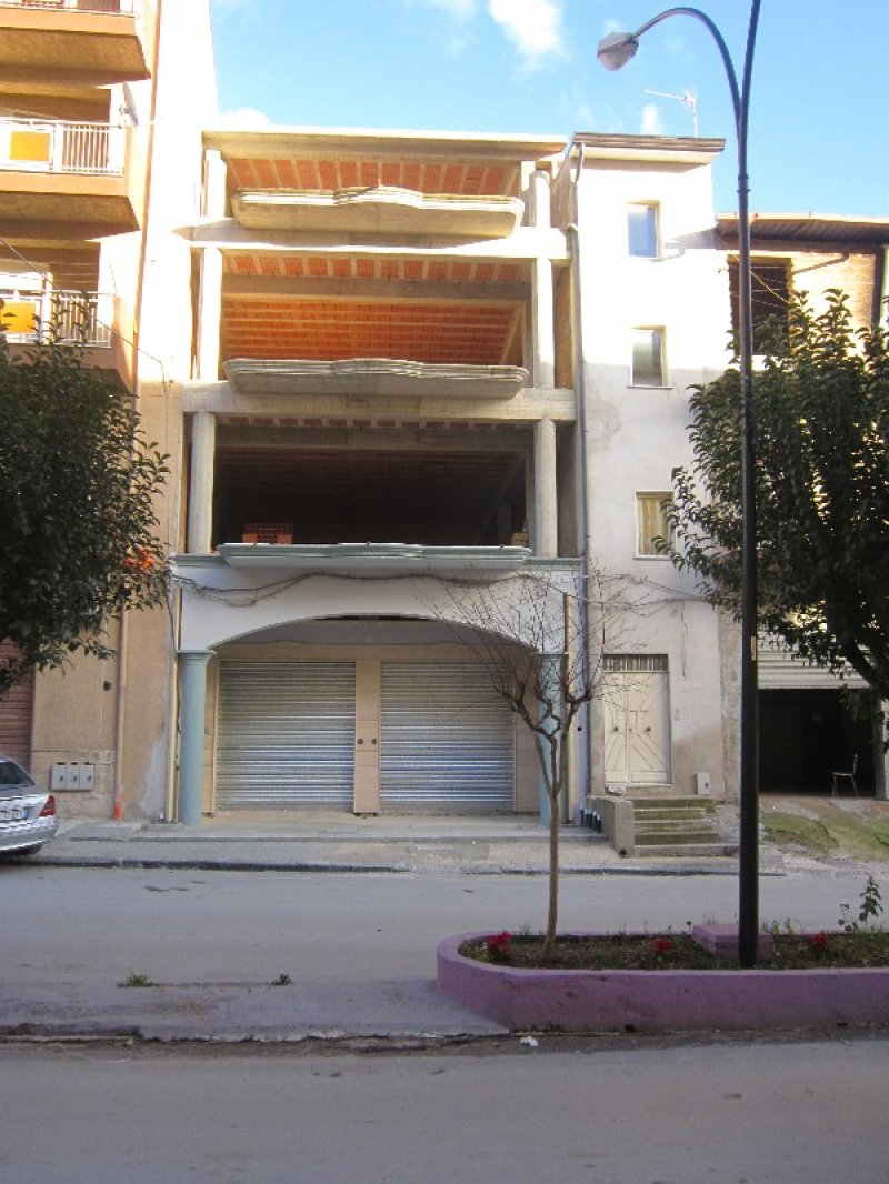 Favara locale commerciale a Agrigento in Vendita