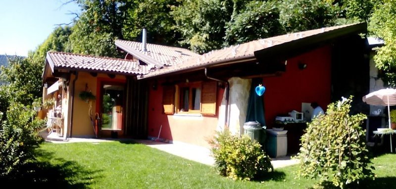 Roccasparvera caratteristica casa tipo chalet a Cuneo in Vendita