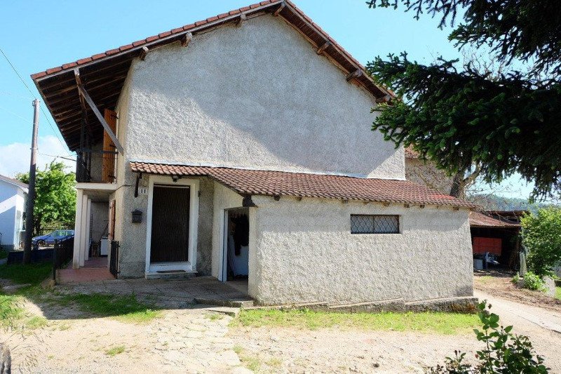 Giusvalla casa sulle colline savonesi a Savona in Vendita