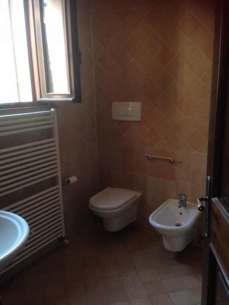 Teolo ampia camera con bagno a Padova in Affitto