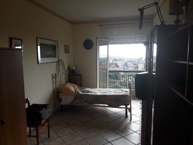 Catania una camera singola in appartamento a Catania in Affitto