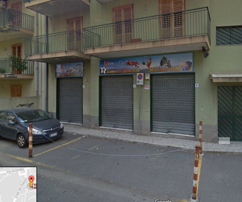 Acireale bottega con parcheggio privato a Catania in Vendita