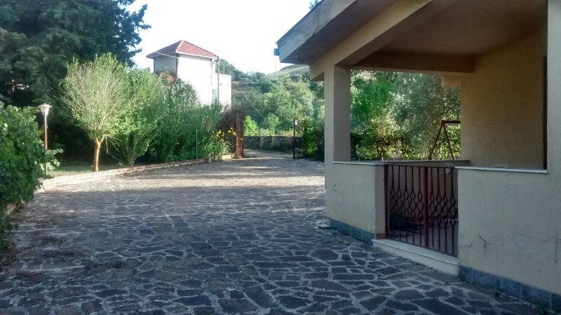 Baucina ampio terreno con vecchio villino a Palermo in Vendita