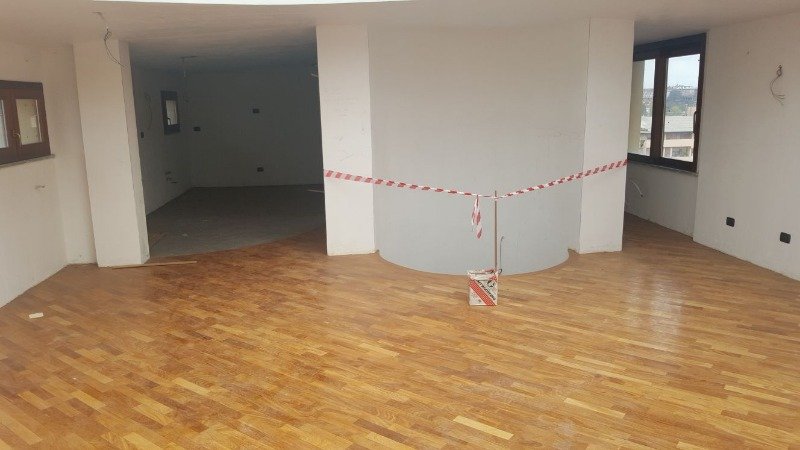 Busto Arsizio in palazzina recente nuovo attico a Varese in Vendita