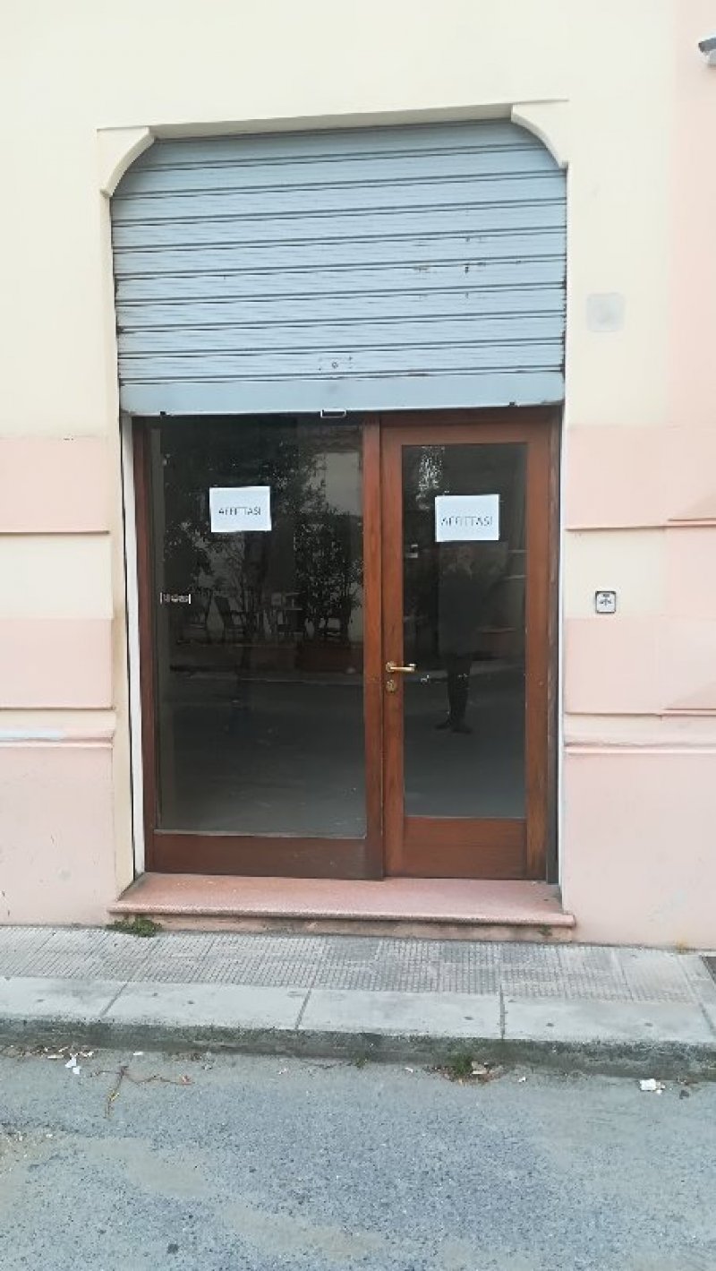 Locri negozio in zona centrale a Reggio di Calabria in Vendita
