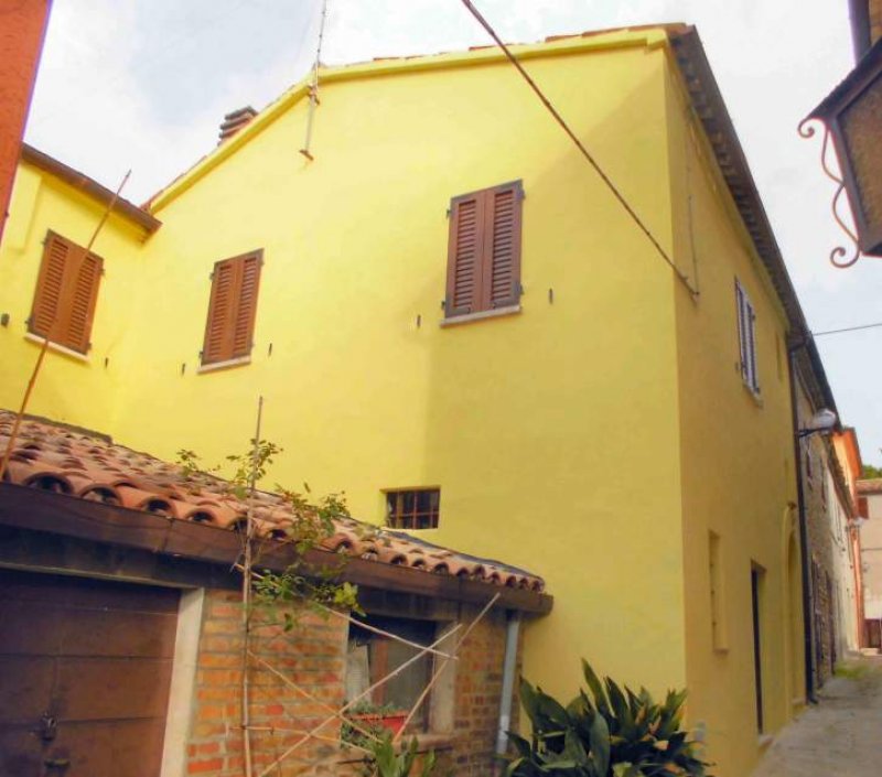 Immobile nel centro storico di Montefelcino a Pesaro e Urbino in Vendita