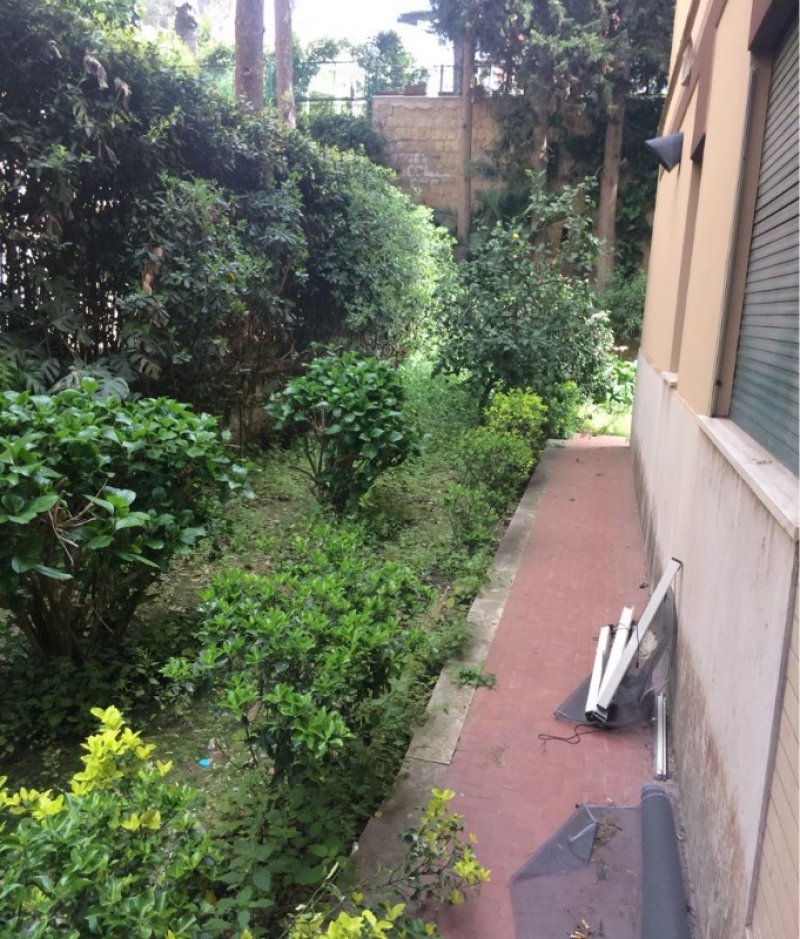 Napoli appartamento con annesso giardino a Napoli in Vendita