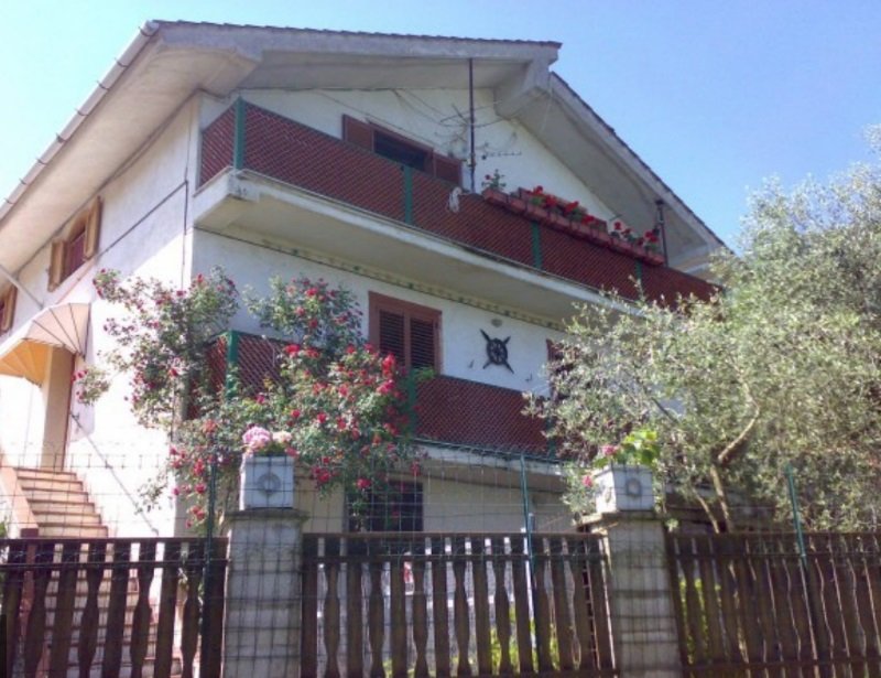Petina casa sui monti alburni a Salerno in Vendita