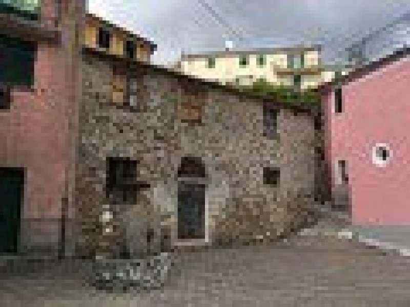 Casa nel cuore del paesino San Saturnino a Genova in Vendita