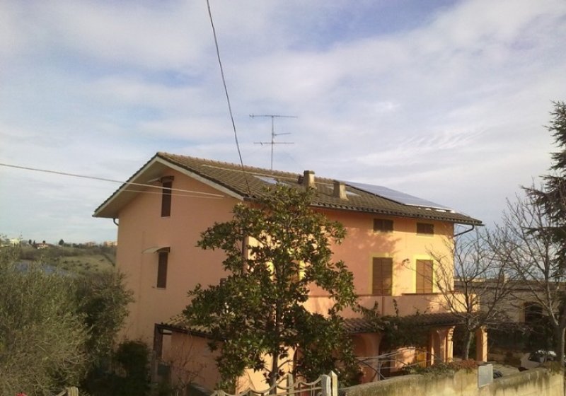 Mosciano Sant'Angelo villa trifamiliare a Teramo in Vendita
