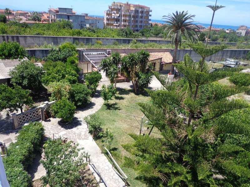 Casetta singola con vista sulle isole Eolie a Messina in Affitto