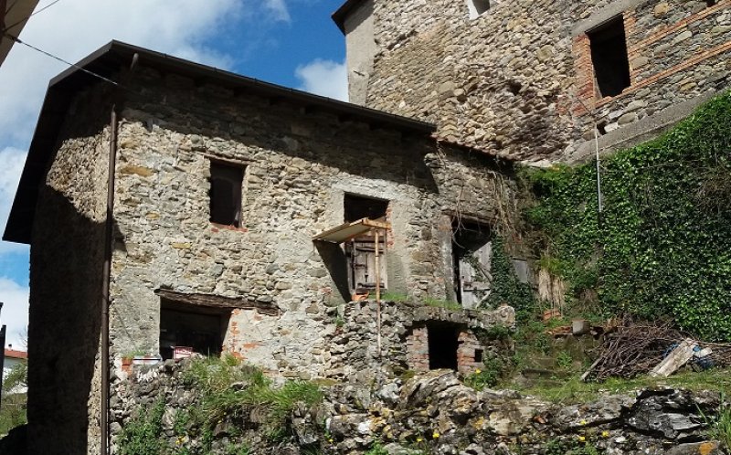 Fivizzano caratteristica casa in pietra a Massa-Carrara in Vendita