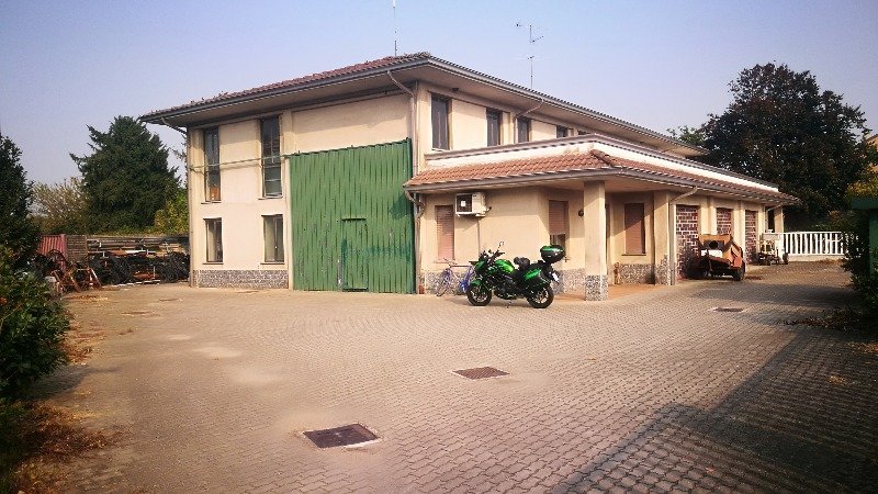Gravellona Lomellina complesso artigianale a Pavia in Vendita