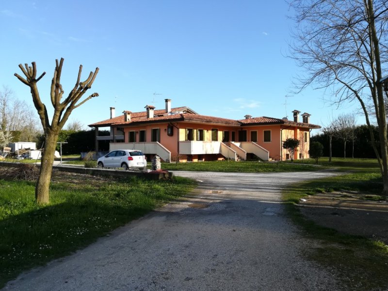 Povegliano case abbinate con terreno a Treviso in Vendita