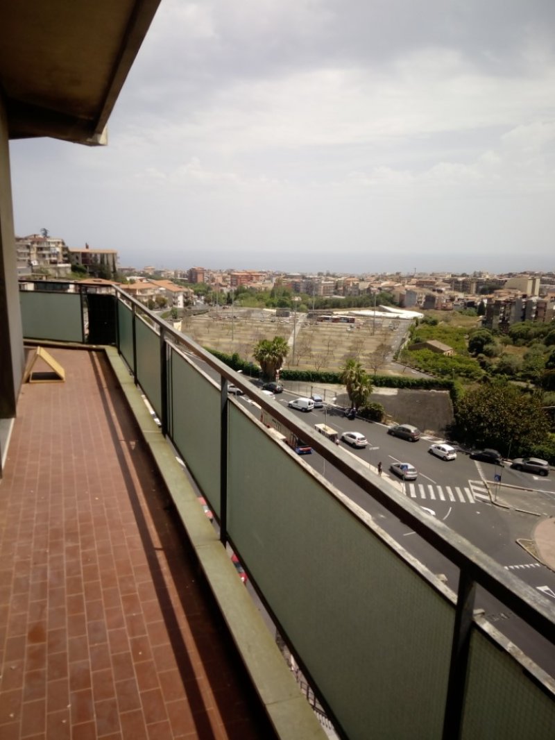 A Catania appartamento con doppi servizi a Catania in Vendita