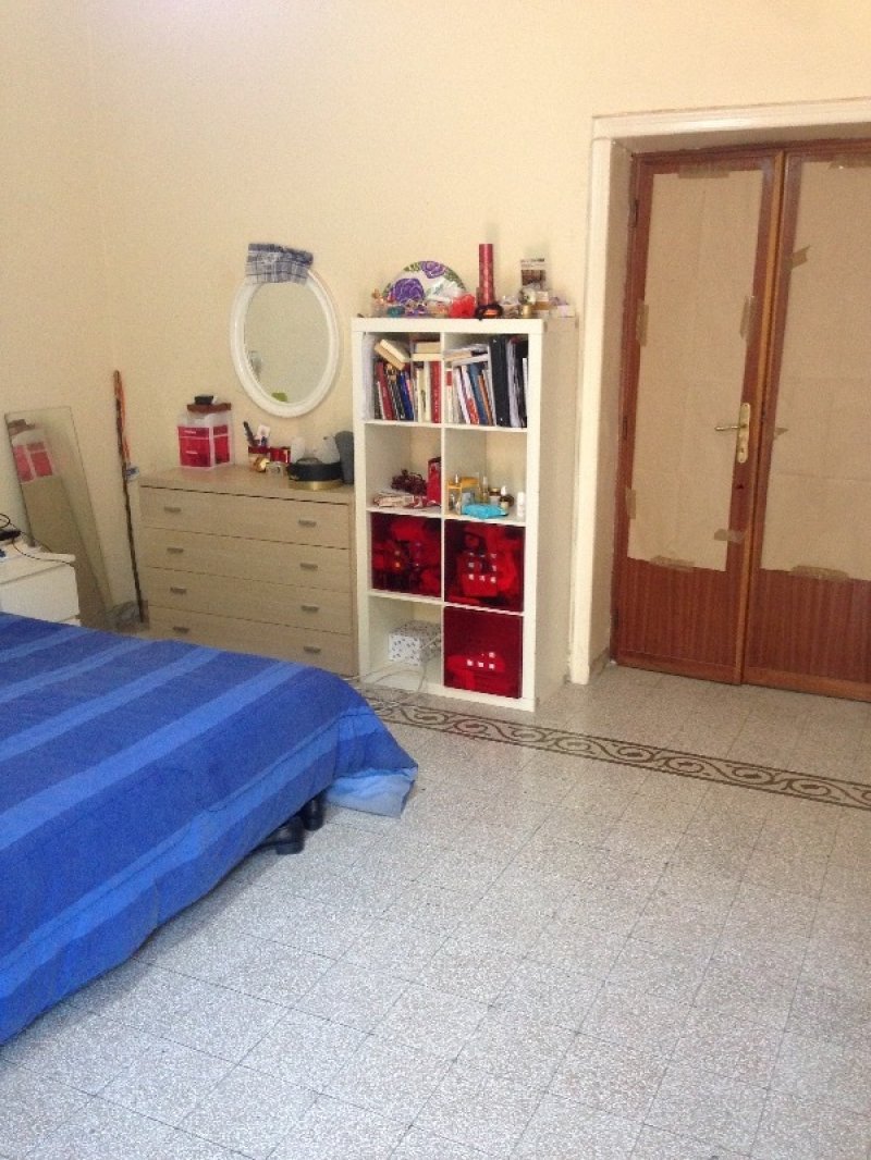Roma ampia camera disponibile in appartamento a Roma in Affitto
