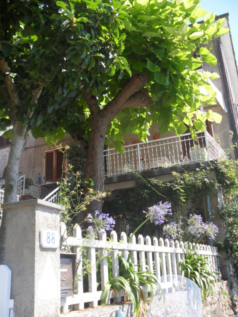 Pietrasanta casa indipendente a Capezzano monte a Lucca in Vendita