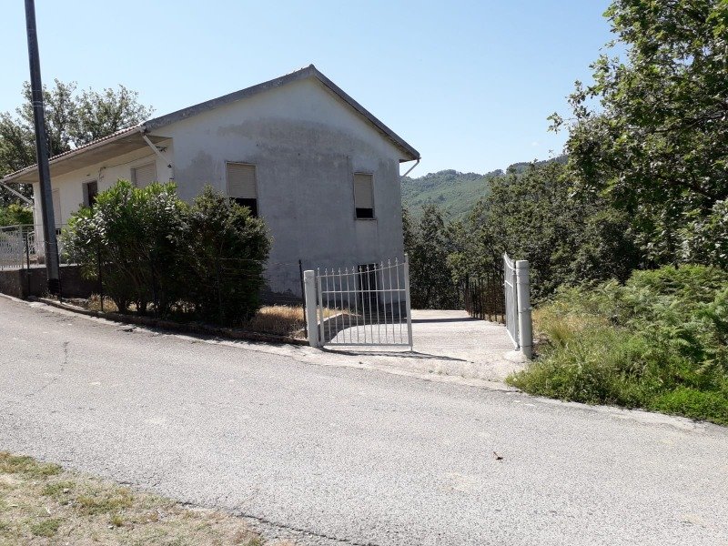 Sant'Angelo di Brolo fabbricato civile abitazione a Messina in Vendita
