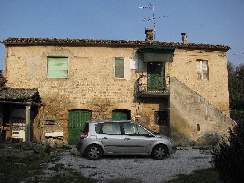 San Lorenzo in Campo casolare a Pesaro e Urbino in Vendita
