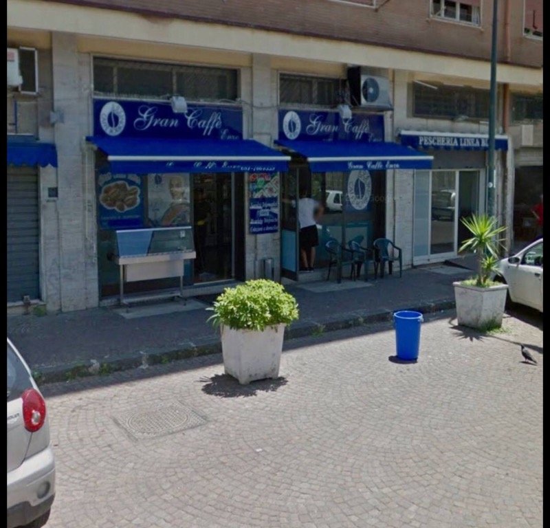 Locale commerciale a Soccavo a Napoli in Affitto