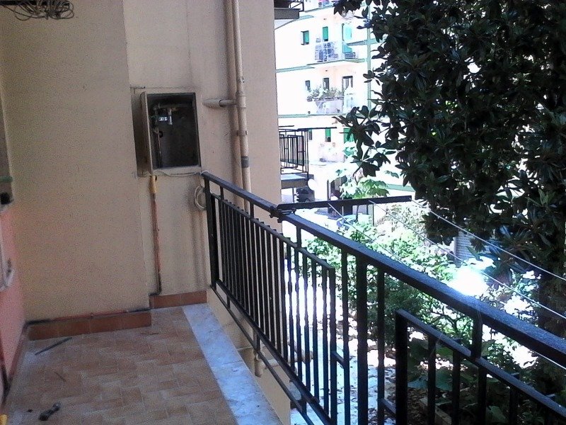Salerno immobile con 2 balconi a Salerno in Affitto