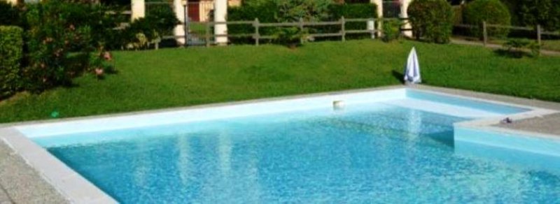 Meina appartamento in complesso con piscina a Novara in Vendita