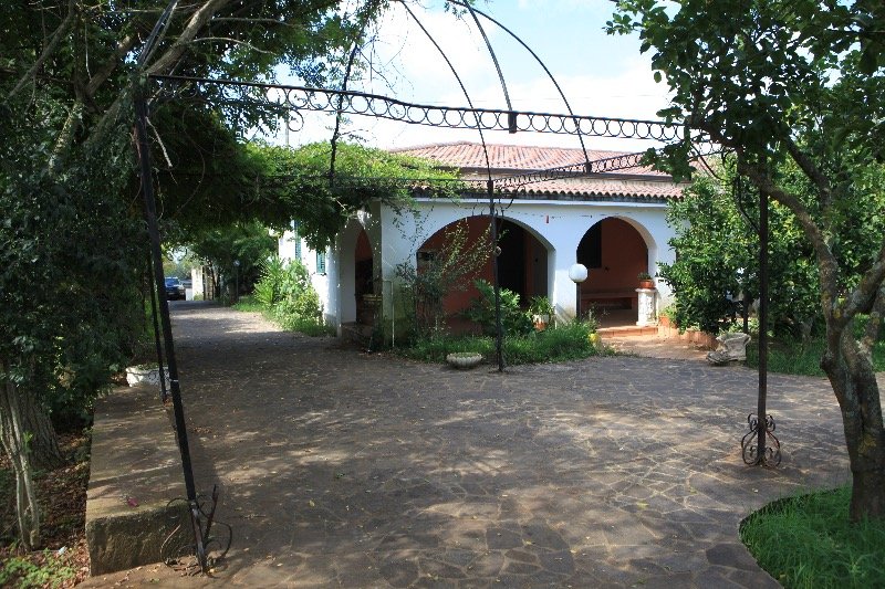 Nicotera villa con terreno a Vibo Valentia in Vendita