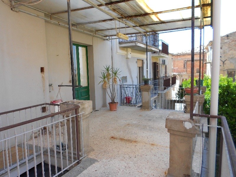 Pettineo ampia casa a Messina in Vendita