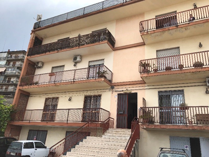 Appartamento ad Aci Catena compreso di garage a Catania in Vendita