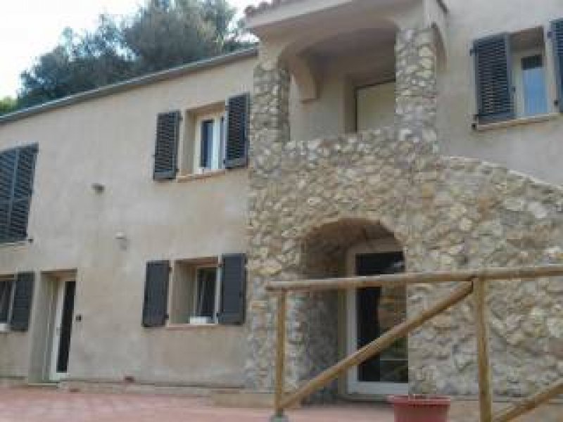 Gerace struttura residenziale ricettiva a Reggio di Calabria in Vendita