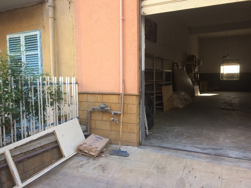 Palermo garage magazzino a Palermo in Vendita
