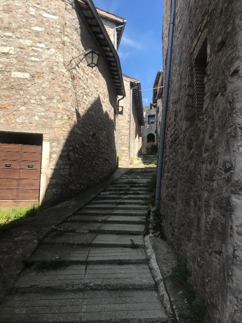 A Civitella di Scheggino terratetto in pietra a Perugia in Vendita