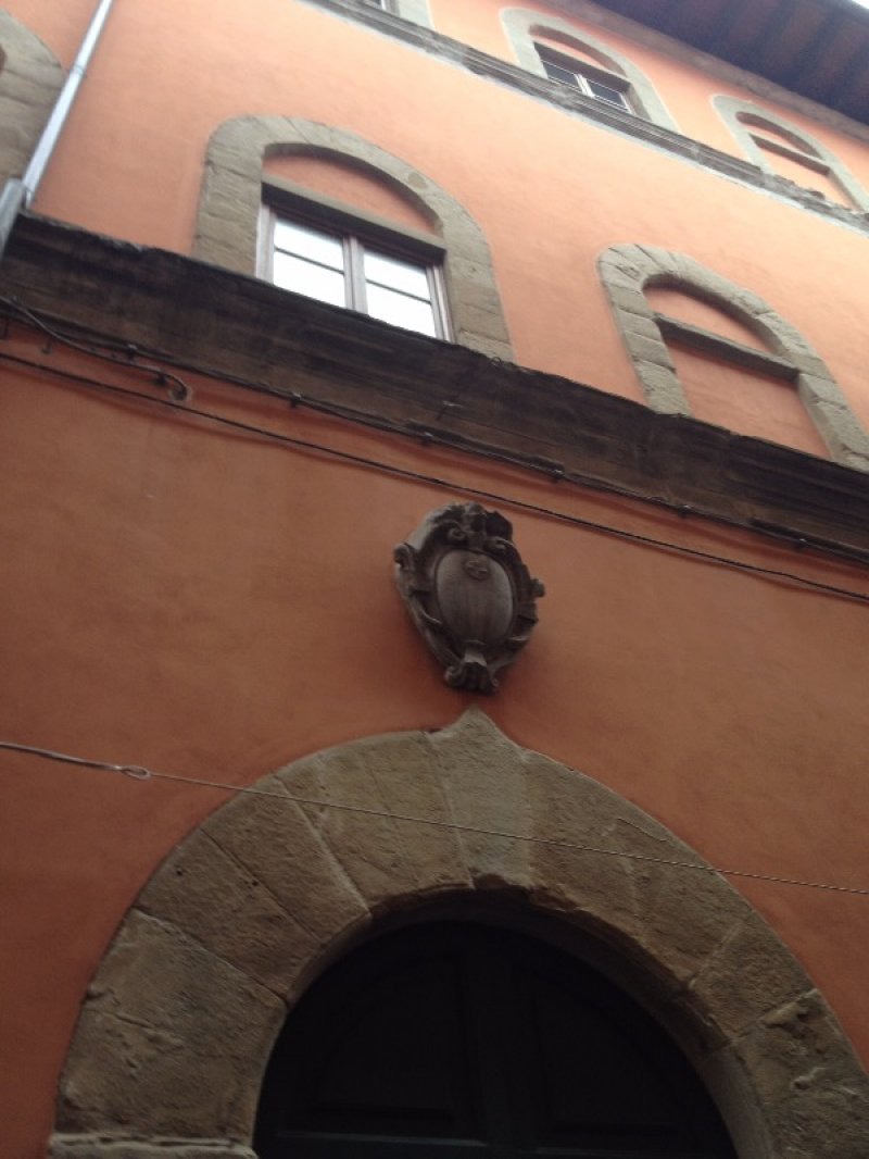 Pistoia in prestigioso palazzo storico ufficio a Pistoia in Affitto