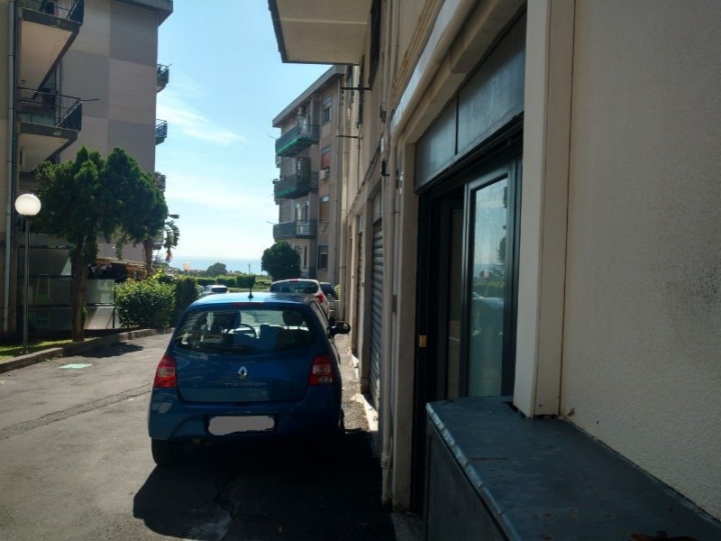 Garage in zona Canalicchio Tremestieri Etneo a Catania in Vendita