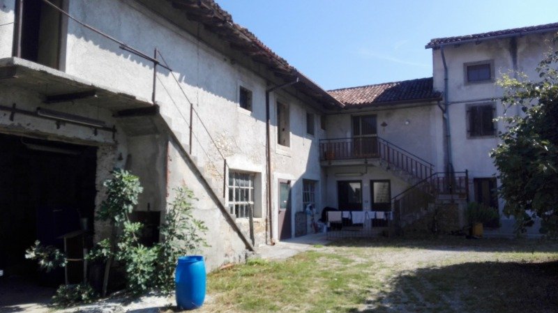 Premariacco casa colonica a Udine in Vendita