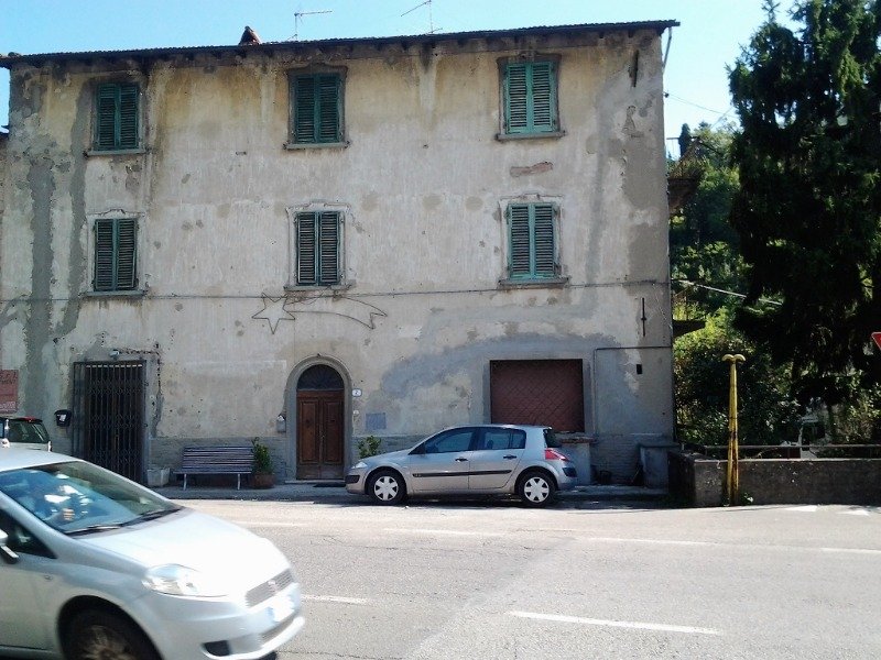 Vernio palazzo a Prato in Vendita
