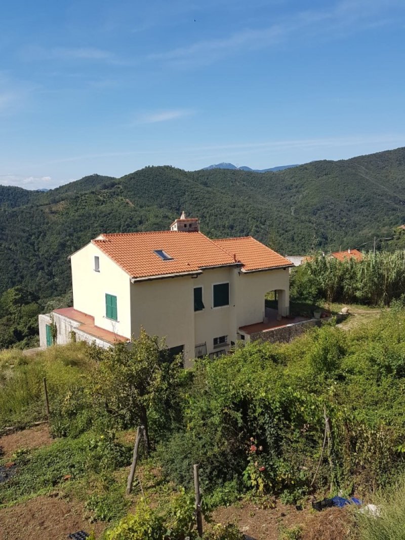 Villa indipendente a Vezzi San Giorgio a Savona in Vendita