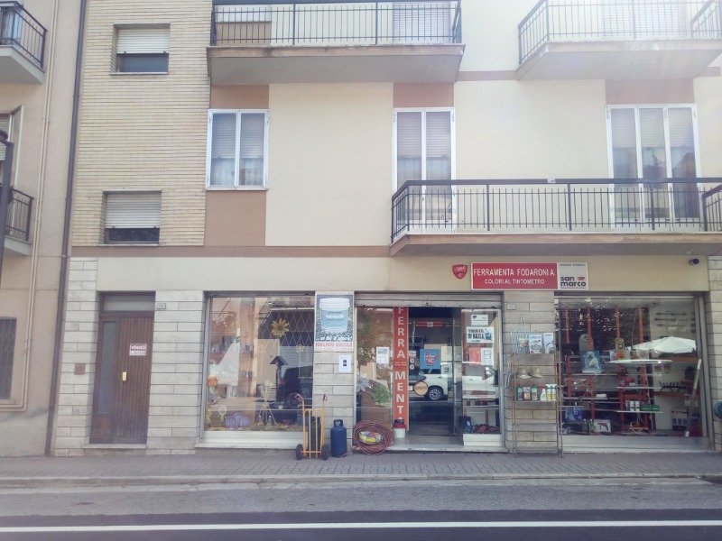 Sant'Angelo in Vado appartamento pi negozio a Pesaro e Urbino in Vendita