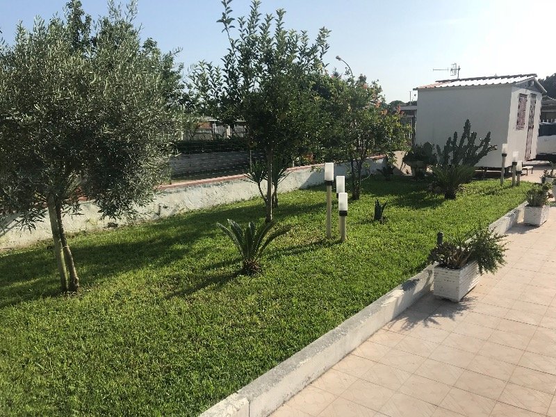 Sessa Aurunca villetta con giardino a Caserta in Vendita