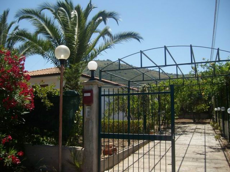 Cefal Capo Plaja villa con giardino a Palermo in Vendita