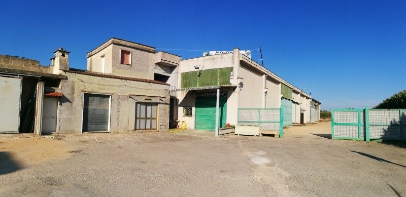 Sava capannone a Taranto in Vendita